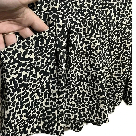 Loft animal print size zip shorts size 4 - Picture 4 of 6